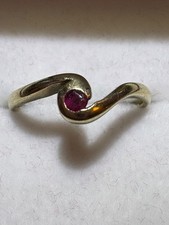 Ring, 333 Gelbgold (8 Karat), mit Rubin, punziert, Gr. 49