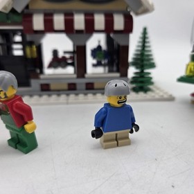 LEGO 10199 Winter Village Toy Shop Almost Complete W/ Manual No Box *READ DESCR*