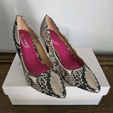 Scoop Women  s Pointed Toe Pump Snake Print Natural/Black Slip-On Faux Leather