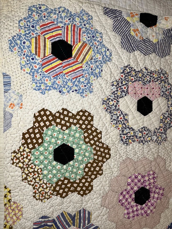 Vintage Handmade Grandmothers Flower Garden Pattern Cotton Quilt 74X66 Barn Find - Image 4 of 4