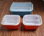 Vintage Set 3 PYREX REFRIGERATOR DISHES  2 RED 1 BLUE w Clear Glass Lids