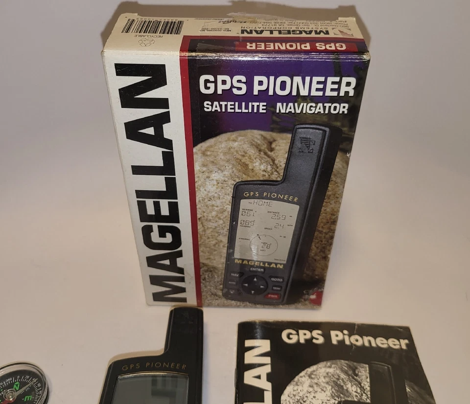 MAGELLAN GPS PIONEER SATELLITE NAVIGATOR HANDHELD TAIWAN - FOR PARTS NOT WORKING - Image 3 of 4