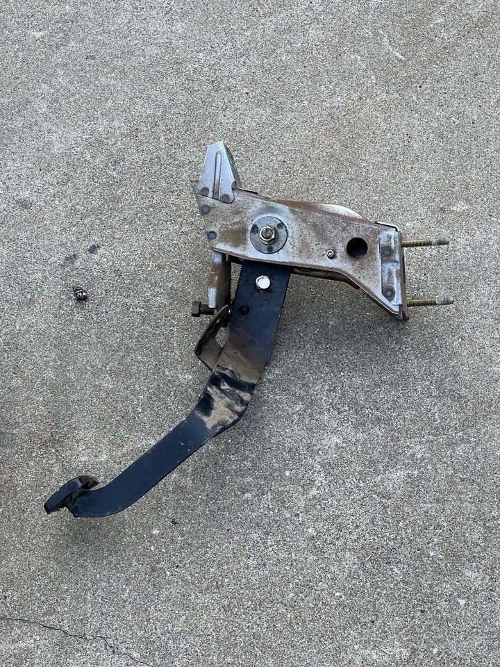 87 97 NISSAN D21 HARDBODY PICKUP & 87 95 PATHFINDER Clutch Pedals