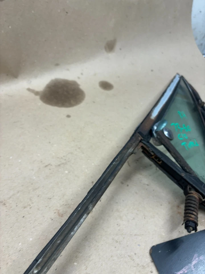 Camión Chevy GMC C10 K10 1973 75 76 80 carrocería cuadrada ventana de ventilación del ala derecha tintada Foto 3 de 4