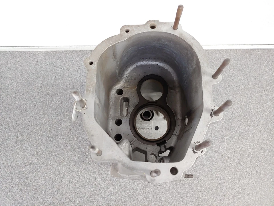 BONITA CARCASA CAMPANA CAJA TRANSMISIÓN PORSCHE912 USADA 902/01 1081990 15/68 #8 Foto 4 de 4