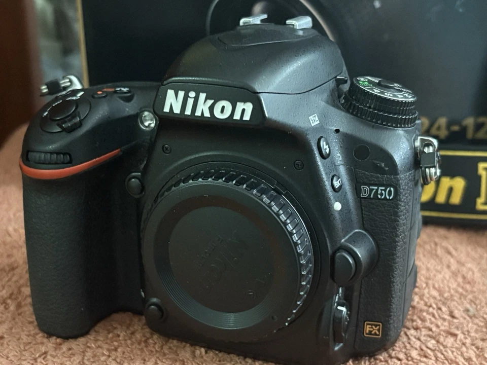 SOLO CARROCERÍA NIKON D750 + CAJA DE FÁBRICA + CARGADOR + MANUAL DEL PROPIETARIO ¡COMO NUEVA! OFERTA + ENVÍO GRATIS! Foto 2 de 4