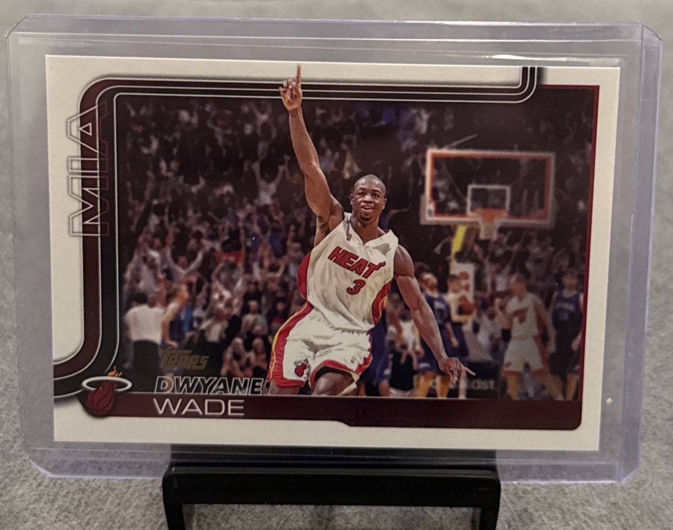 2025-26 Topps Basketball #261 Dwyane Wade Miami Heat SSP Golden Mirror Variation
