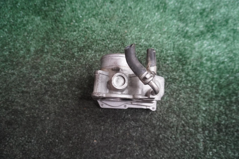 Nissan Versa 2015 2016 2017 cuerpo del acelerador del motor de 1,6 L fabricante original 82 k millas 3AA5002G Foto 3 de 4