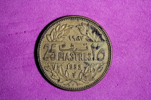 1952 Lebanon 25 Piastres Aluminum Bronze Coin #M20547