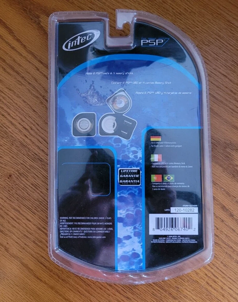 Intec Swivel Game Cases for Sony PSP UMDs - Image 2 of 3