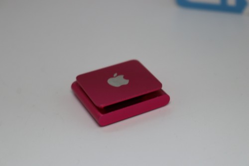 Apple iPod shuffle 4.Generation 2GB Rosa Pink 4G (aktuellstes Modell) wie neu #7 - Bild 4 von 4