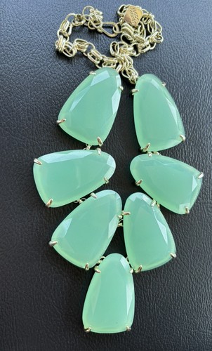 Kendra Scott Chalcedony Green HARLOW Gold Statement Necklace - Picture 2 of 2