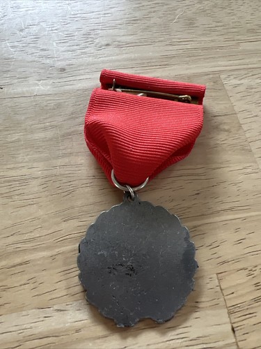 Medaglia nuoto vintage con nastro rosso - Foto 3 di 7