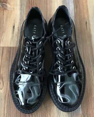 Katy Perry Women’s The Wilma Graphic Oxford Shoe Black Gray