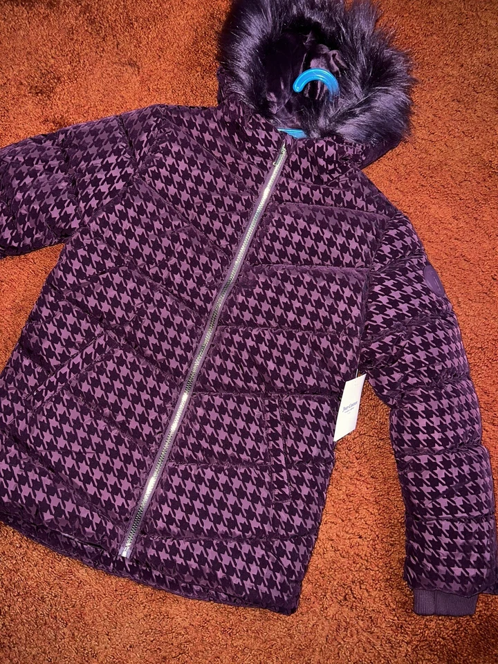 JUICY COUTURE Vino Púrpura Talla 14 Chaqueta Acolchada Abrigo Piel Capucha Cremallera Dorada Nuevo con Etiquetas Foto 3 de 4
