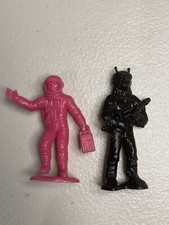 2 Vintage 1970s Tim Mee Galaxy Laser Space Team Astronauts Aliens Figures