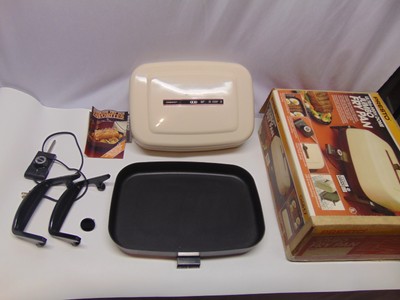 NIB presto ultra high dome jumbo aluminum fry pan #06817 heat control 15'' x 11''