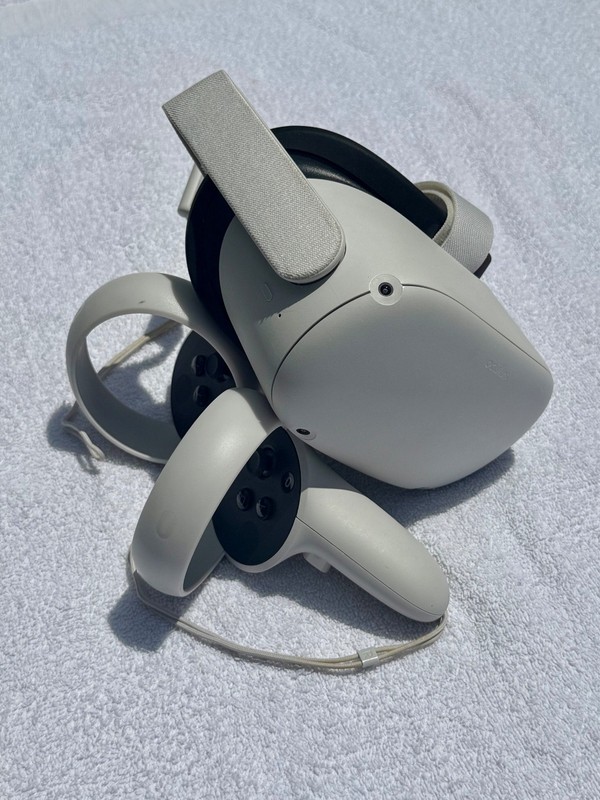 Meta Oculus Quest 2 128GB Advanced All-In-One VR Headset - White