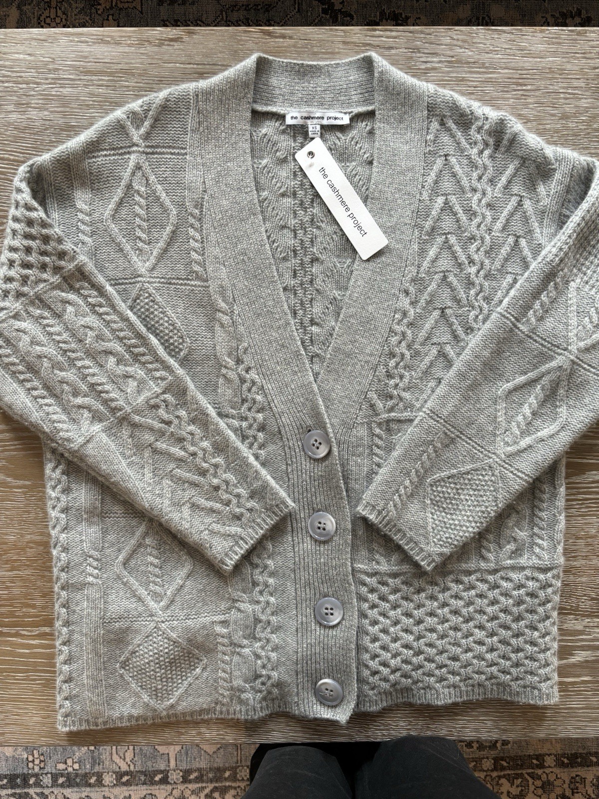 NWT 100% Cashmere Boyfriend Cardigan XS Color Light grey