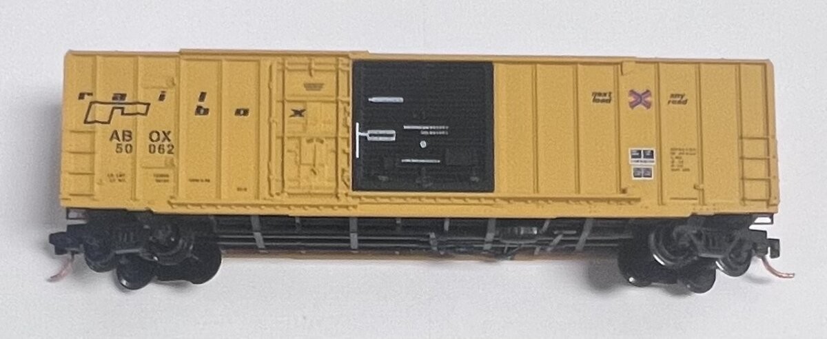 Micro-Trains 02600010 N RailBox 50' Rib Side Plug & Sliding Door Boxcar #50062