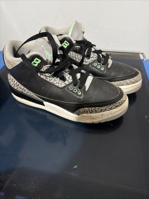Air Jordan 3 Retro Green Glow Sneakers size 6Y DM0967-031