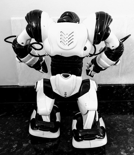 Vintage WowWee 2004 Robosapien 14 Inch Remote Control Robot - Picture 3 of 19