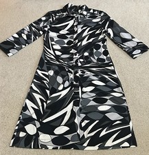 Express Women’s Dress Size 5/6 33” Long Black and White Long Sleeve