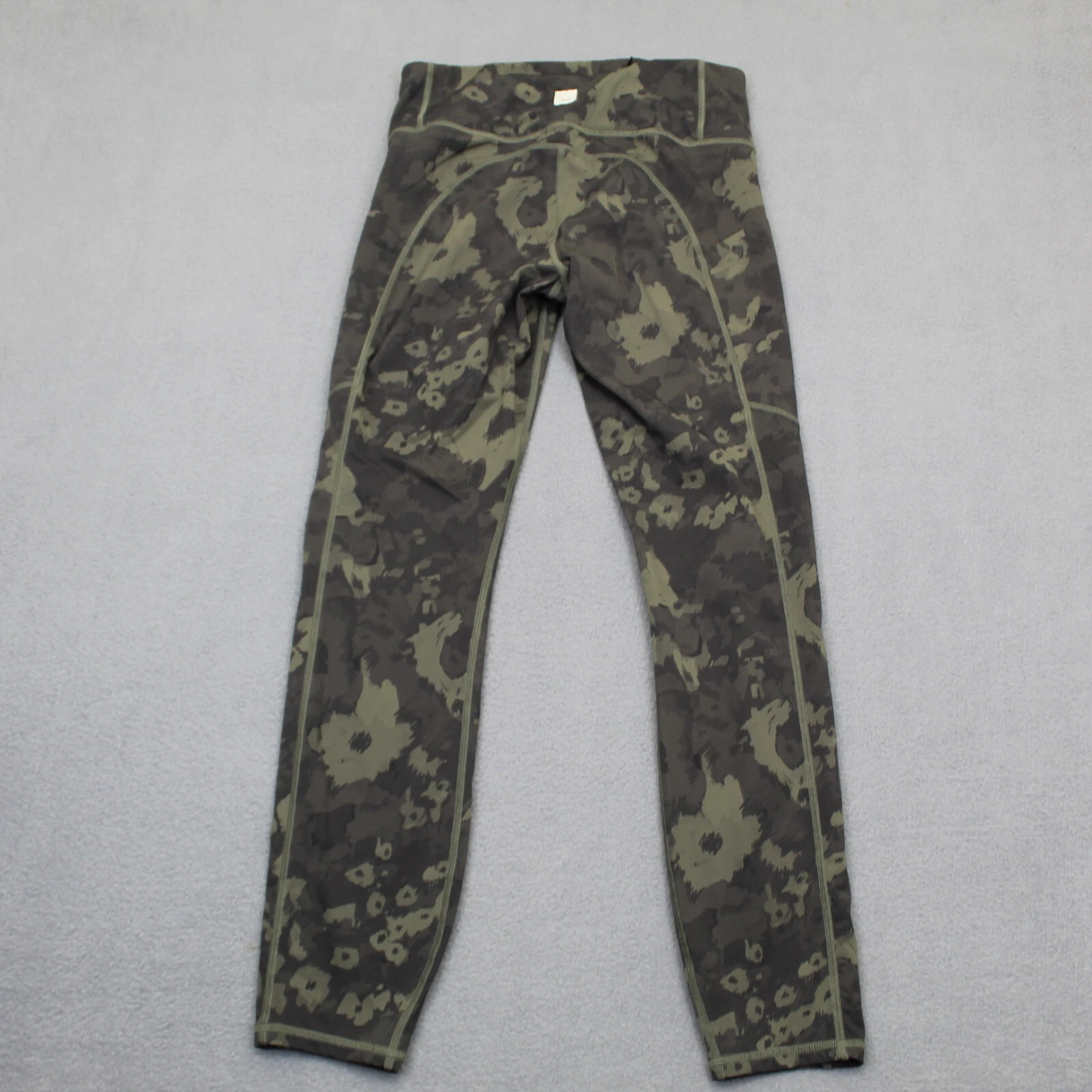 vuori stride performance zip pocket camouflage yoga leggings