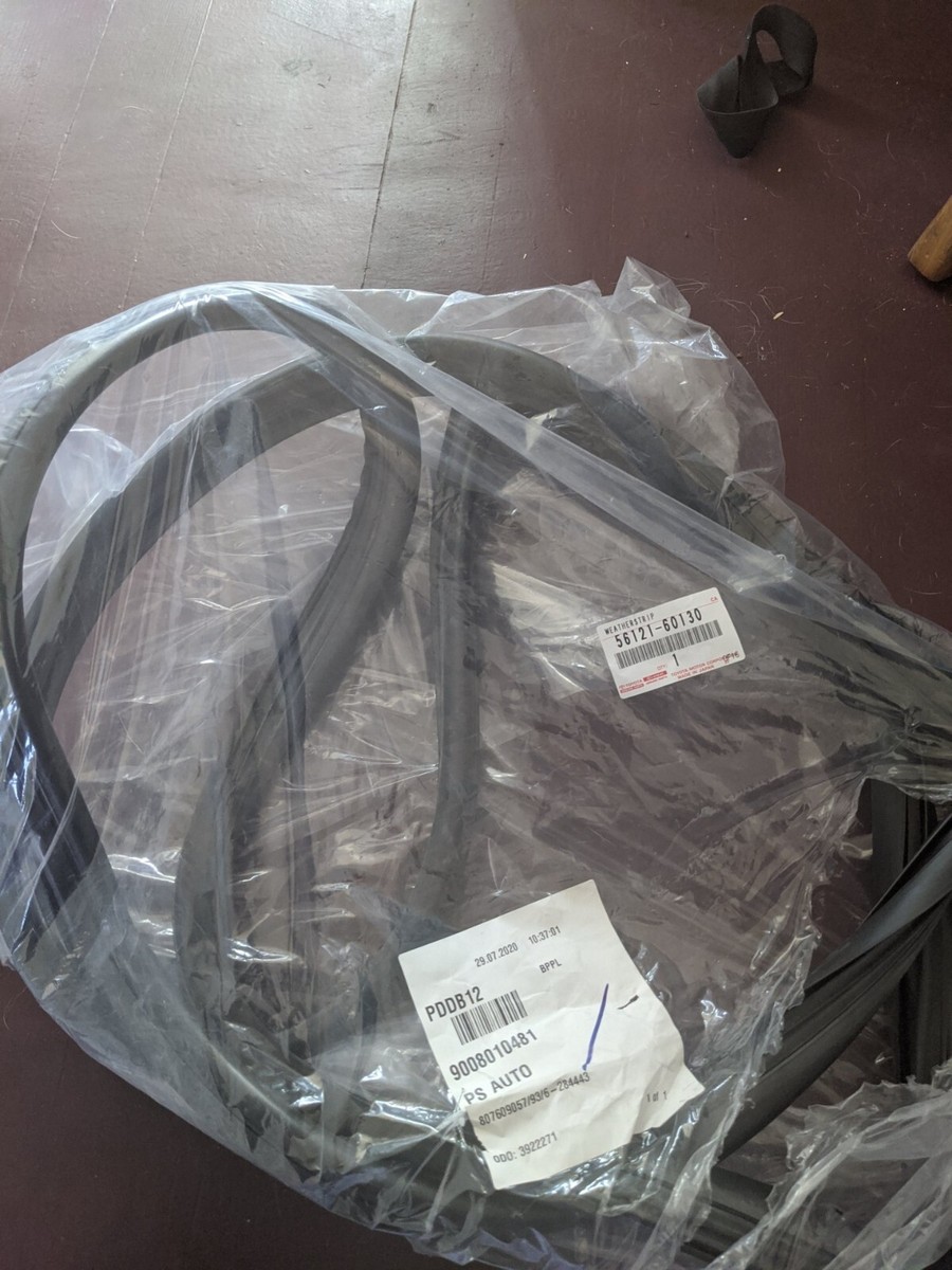 TOYOTA Genuine OEM Land Cruiser Windshield Weatherstrip 56121