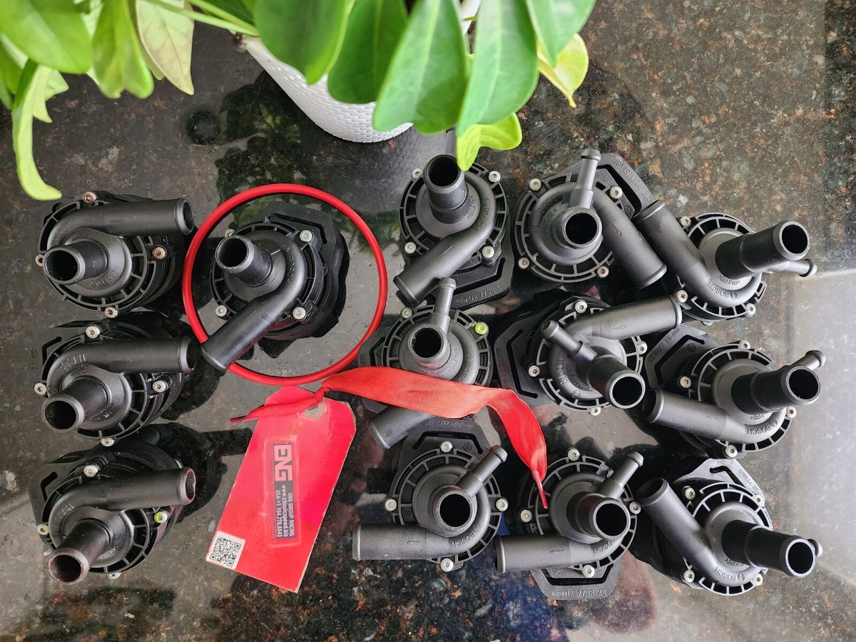 AUX. WATER PUMP MBENZ A2118350028 = BOSCH 3130591163 W251 R350