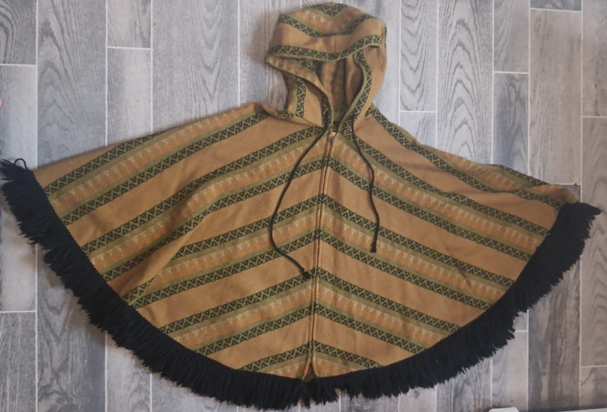 Vintage Womens Green Hooded Full Zip Poncho 60s 70s Boho Hippie Geometric Fringe