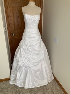 Maggie Sottero wedding gown style #A3656 Miranda in size 16 NWT in white