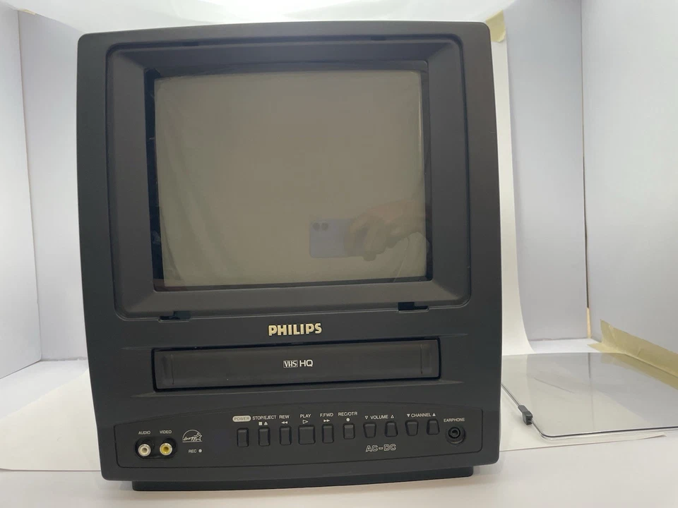 2001 PHILIPS CCC092AT01 9" TV VHS COMBO Fully Tested And Working. Cord Included. - Image 3 of 4