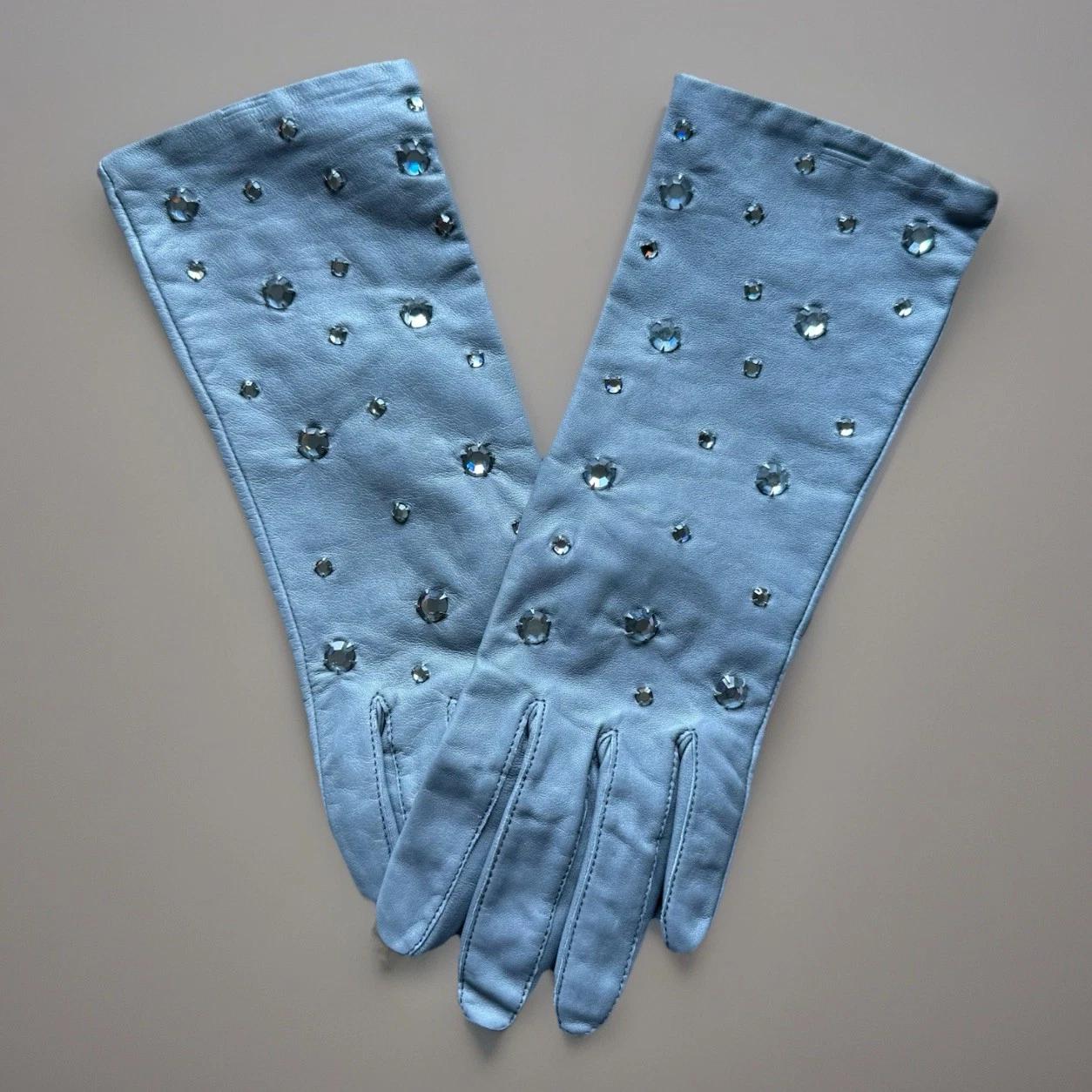 Vintage Leather Gloves Women’s Size 7 Gray Lined Soft Winter Dress Rhinestones
Opens in a new window