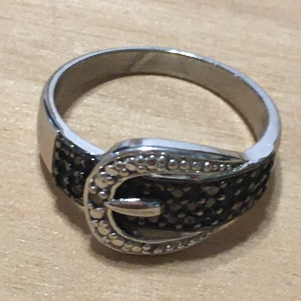 victoria townsend Sterling Silver 925 black & white Diamond belt ring sz 8 $160 Foto 2 de 4