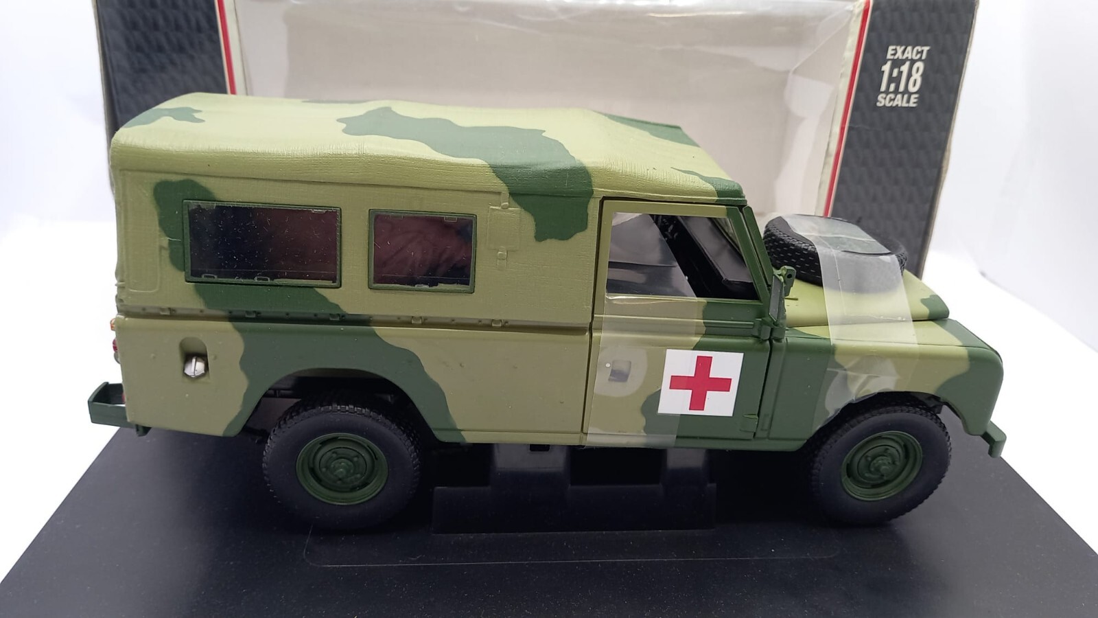 UNH4404 Eagle Collectibles Land Rover Serie III soft top 1/18 eBay