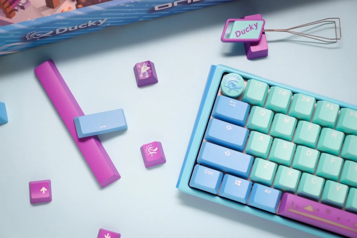 RARE) Ducky x MK One 3 SF Frozen Llama 65% Hotswap RGB