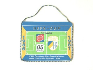 Fanion Vintage Bayer Uerdingen 05 (Allemagne, Petit Format)
