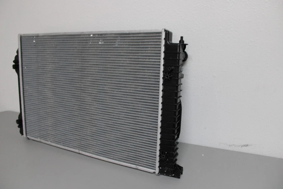 2002 2003 2004 2005 2006 2007 2008 AUDI A4 A6 RADIATOR Foto 2 de 4