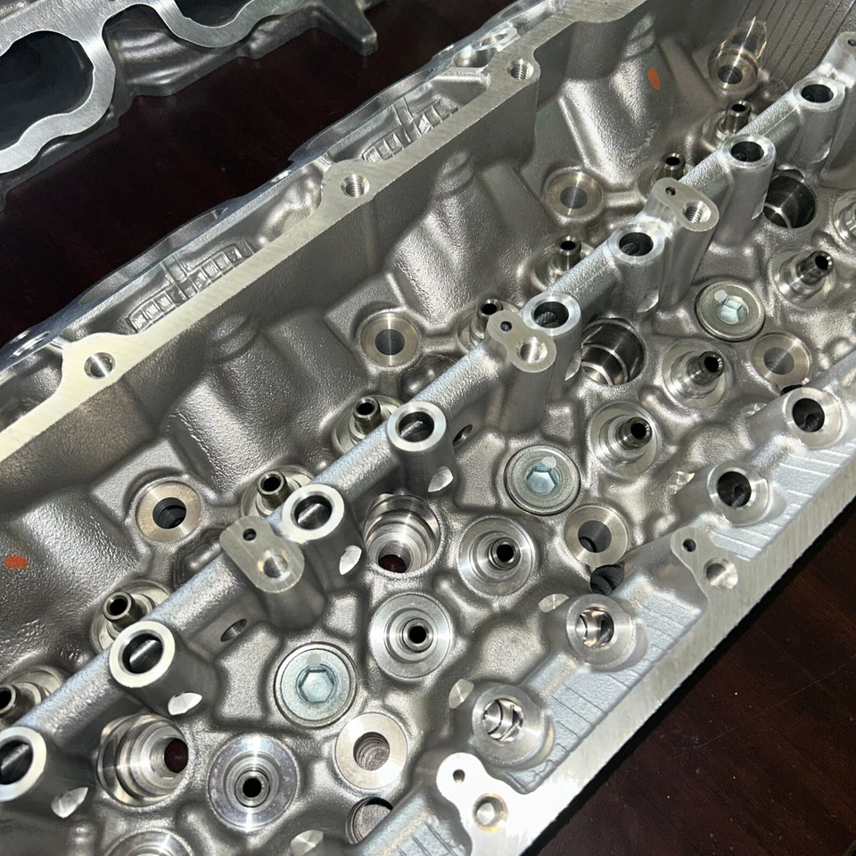 Culatas izquierda/derecha Lexus GX460 Lx570 2017-2021 11102-39335 11101-09650 Foto 3 de 4