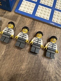 RARE 2006 LEGO Tic Tac Toe University Games Cops And Robbers Missing 2 Minifigs