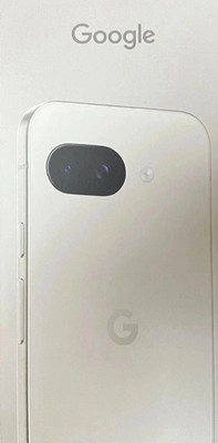 Google Pixel 9a 128GB Porcelain Weiß