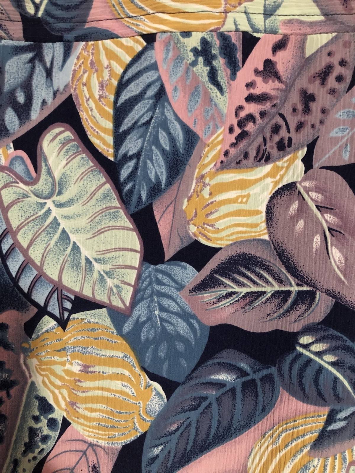 Alia leaf patterned button down shirt women’s siz… - image 3