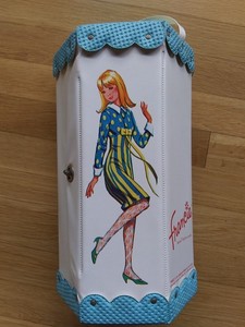 1960s Francie doll case hexagon blue textured trim good handle Mattel Barbie
