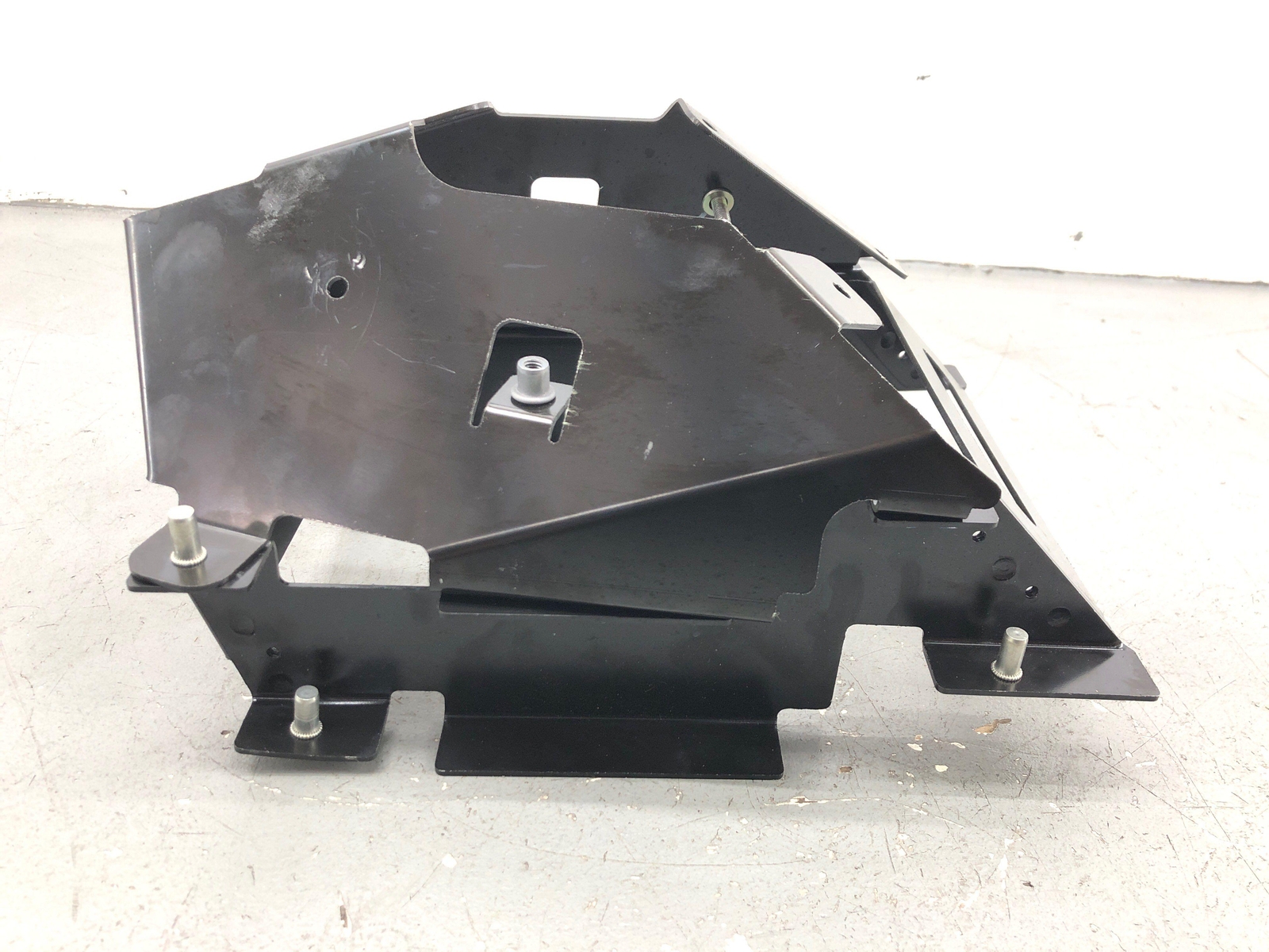 2020-2023 MCLAREN GT FRONT RIGHT FOOT REST OUTER BRACKET 11N0893CP OEM 2021 2022