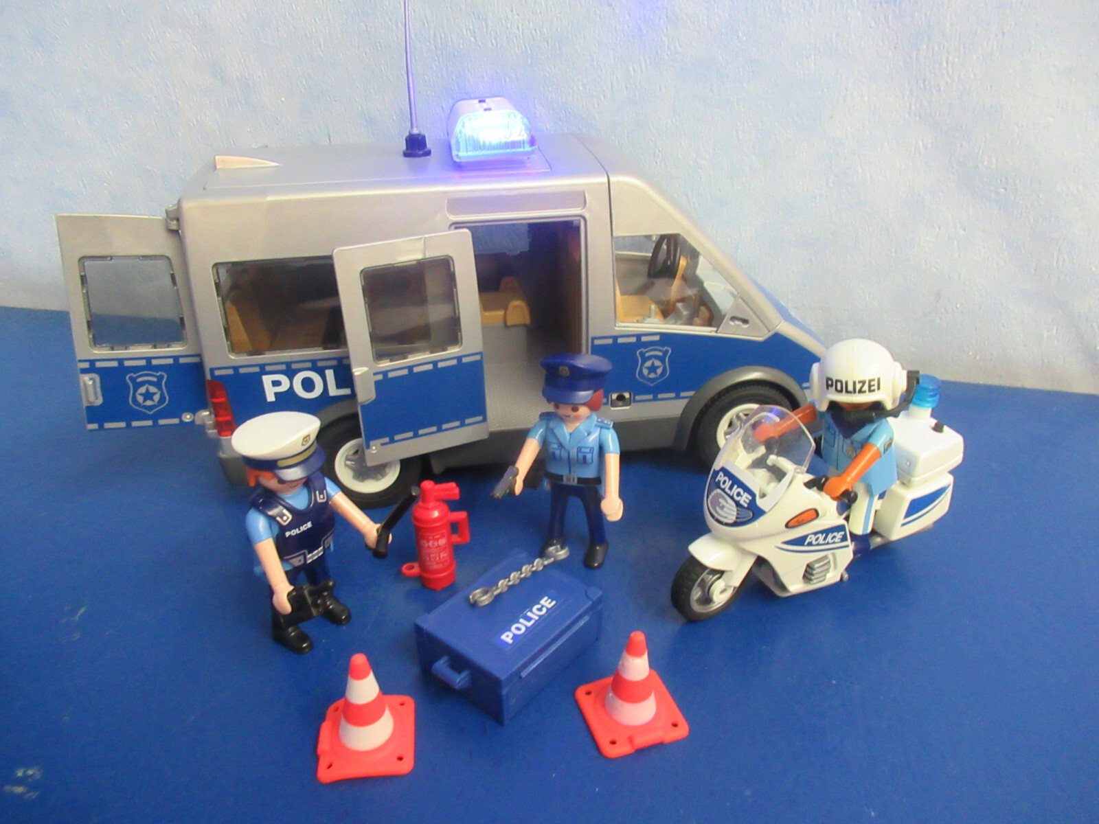 Pièce Playmobil 9236 : Toit + Lumière + Antenne Pour Camion De Police | Occasion - État D'usage