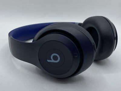 Beats by Dr Dre Studio Pro A2924 Wireless Headphones w/ Case