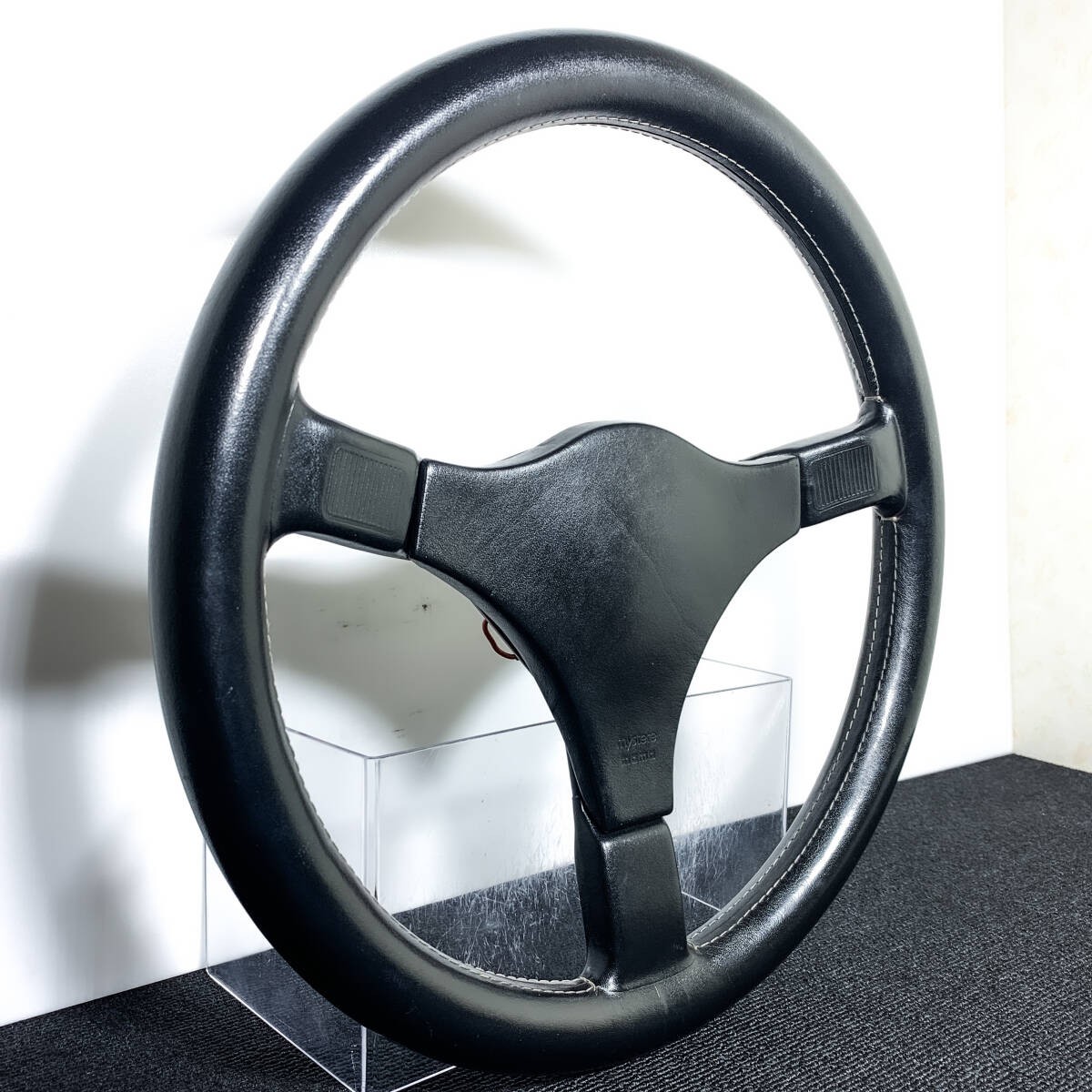 MOMO MYSTERE Center Pad Steering Wheel 360mm White Stitching 80's