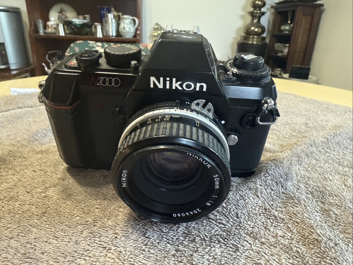 Nikon N2000 35mm SLR Film Camera Nikkor 50mm Lens