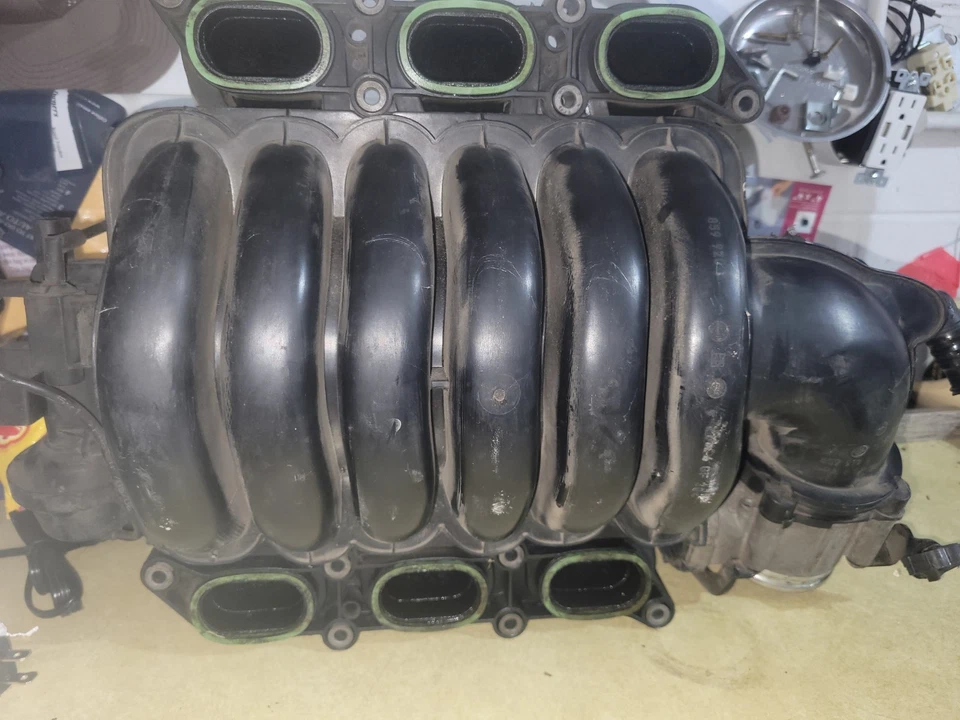 2007 AUDI A6 QUATTRO   3.2 V6 FRONT ENGINE MOTOR AIR INTAKE MANIFOLD - Image 4 of 4